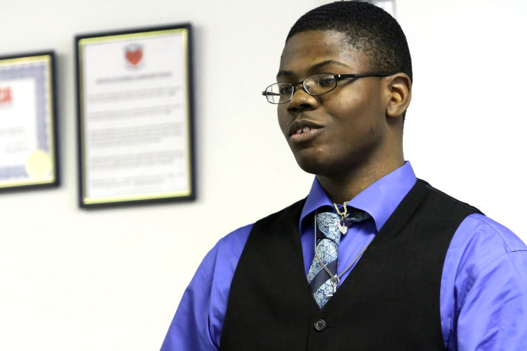 5 KISD students receive scholarships